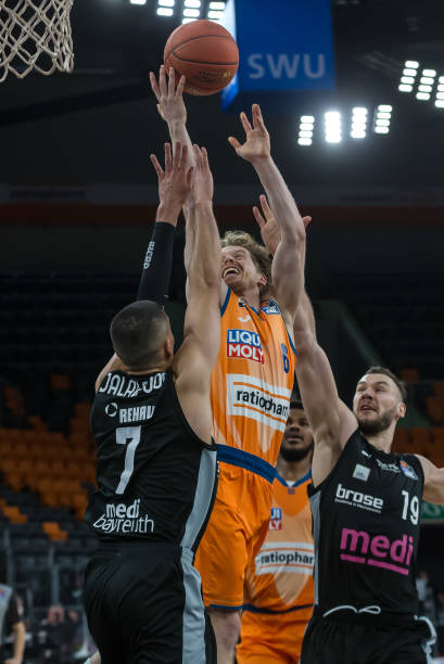 比分上咬住 比分上咬住