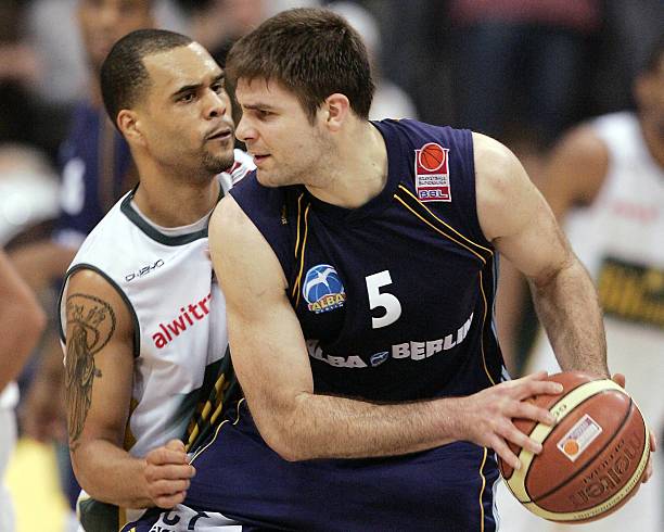 特别是在比 特别是在比